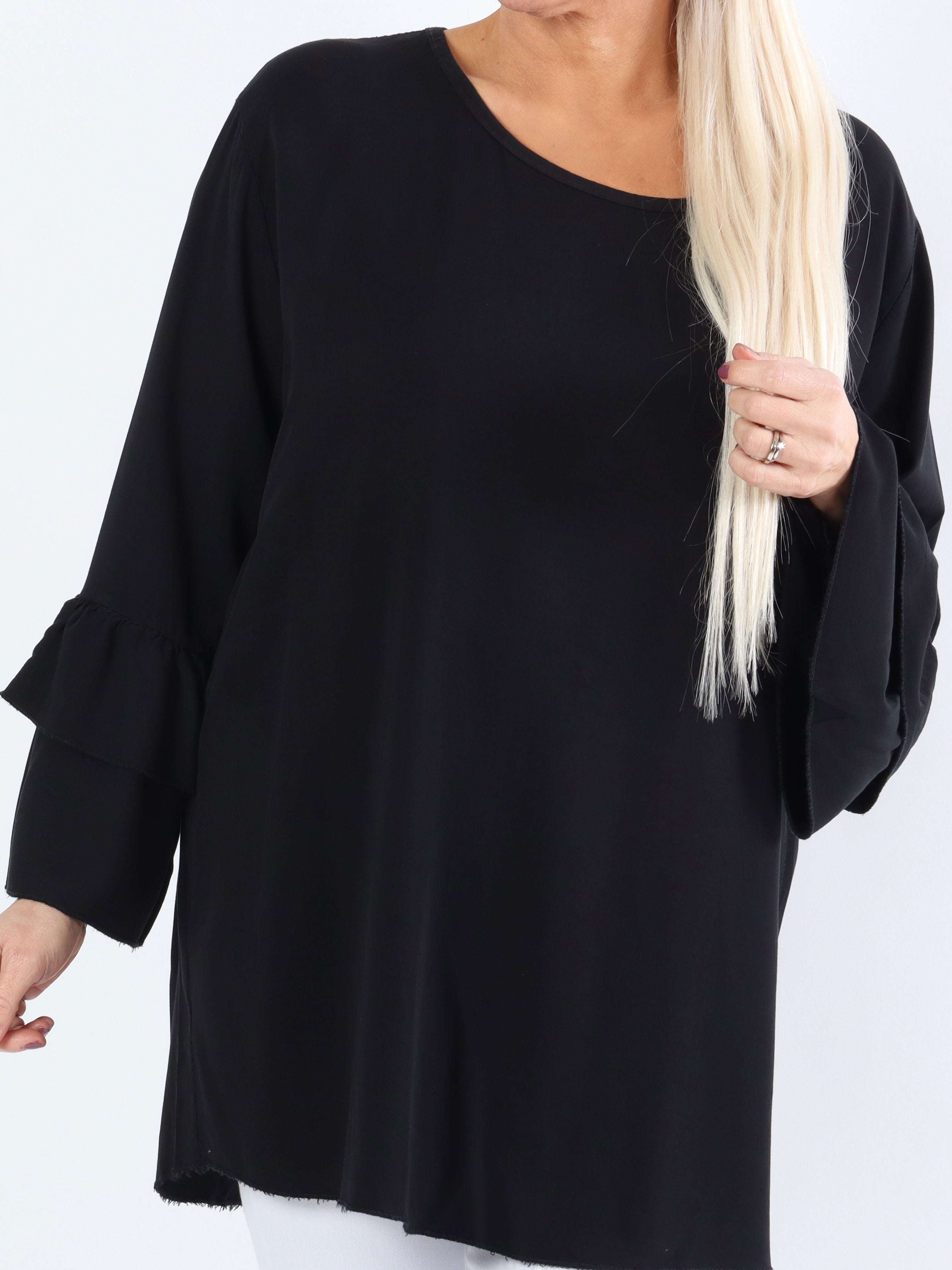 Kayla - Sød plus size bluse i viskose med flæser på ærmerne